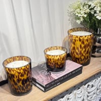 شموع تايقر عسلي