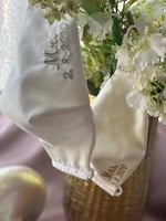 كمامة مطرزه مع تاريخ المناسبة (بالحبة) Mr&Mrs