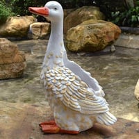 ديكور مجسم بطة