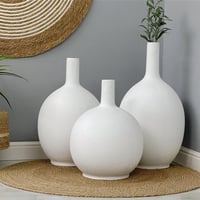 فازة فخار ابيض كبيرة