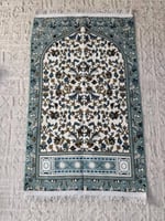 سجادة صلاة مخملية