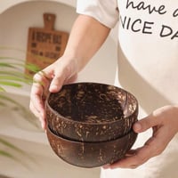 وعاء تقديم من جوز الهند الطبيعي