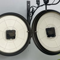 ساعة جدارية زاوية