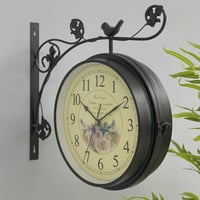 ساعة جدارية زاوية