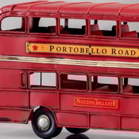 باص لندن احمر انتك