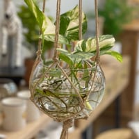 مكرمية مع حامل خشب