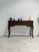 تسريحة أنيقة بقشرة الجوز الكلاسيكية