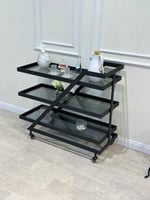 عربية تقديم 3 دور لون اسود و زجاج اسود