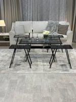 طقم طاولات أنيق بسطح زجاجي اسود ولمسات معدنية فاخر...