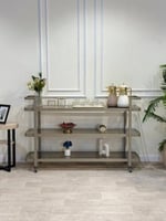 عربية تقديم ثلاثه دور لون شمباني زحاج بني