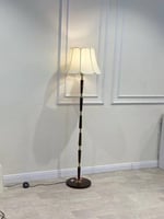 اباجوره عمود حلزوني خشبي بلون بني