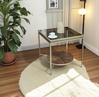 طاولة جانبية