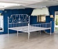 سرير حديد لون ابيض