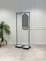 علاقة ملابس مع مرآة – بتصميم راقٍ وقاعدة رخام مقسم...