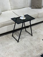 طقم طاولات أنيق بسطح زجاجي اسود ولمسات معدنية فاخر...