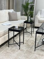 طقم طاولات فخم بسطح زجاج أسود – تصميم عصري يجمع بي...