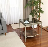 طاولة جانبية