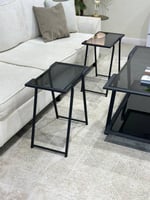 طقم طاولات أنيق بسطح زجاجي اسود ولمسات معدنية فاخر...