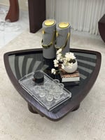 طاولة ضيافة بتصميم عصري