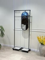 علاقة ملابس مع مرآة – بتصميم راقٍ وقاعدة رخام مقسم...