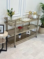 عربية تقديم ثلاثه دور لون شمباني زحاج بني