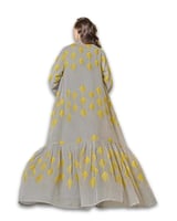 ثوب نسائي قطعتين مطرز بتصميم أوراق الشجر