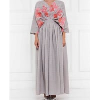 ثوب نسائي لون رمادي هادئ