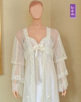 قميص نوم ستان بالروب طويل للعروس