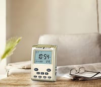 ساعة الحرمين مكاتب و طاولة