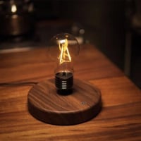 مصباح مغناطيسي بقاعدة خشب