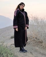 فروة نسائية شتوية سوداء مبطنة بالفرو متجر لحظه تذك...