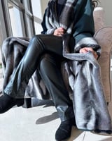 فروة طبي مبطنة فرو فاخر – لون أسود