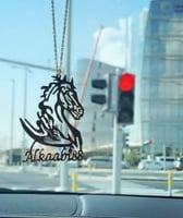 تعليقة سيارة بالاسم برسمة خيل وعبارة استودعتك الله