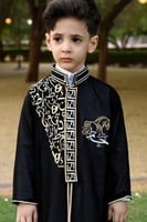 دقله اطفال لون اسود مع تطريز الاسم متجر لحضة تذكار