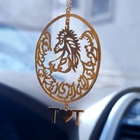 تعليقة سيارة على شكل خيل