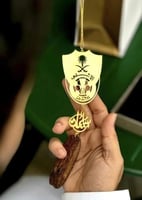 تعليقة سيارة الأهلي – اختر الذهبي أو الفضي مع لمسة...