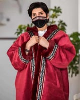 فروه نسائية أحمر مخمل كلاسيك فاخرة وناعمة