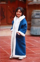 فروة شتوية للأطفال – كحلي مع جوانب فرو أبيض