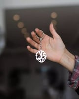 ميداليه مفتاح بالاسم مطلي بالفضه