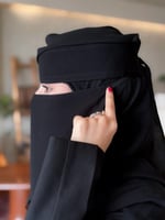 عرض ٣ نقابات الغشوه وسط مايل (مبطن حرير اسود)