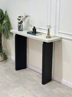 مدخل سطح بديل رخام فخم بتصميم عصري يترك انطباعًا أ...