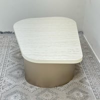 طاولة قهوة سطح بديل الرخام ترافنتينو ملمس ناعم قاع...