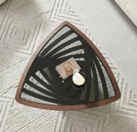 طاولة ضيافة بتصميم عصري