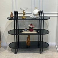 عربية تقديم 3 دور زجاج اسود