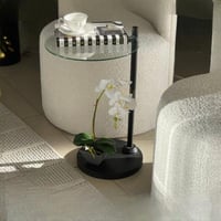 طاولة خدمة حديد أسود سطح زجاج شفاف