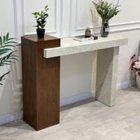 مدخل خشب سنديان بني مع سطح بديل رخام