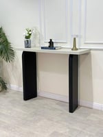 مدخل سطح بديل رخام فخم بتصميم عصري يترك انطباعًا أ...