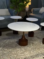 طقم طاولات ضيافة 5 قطع رخام أبيض وأرجل ذهبية دائري