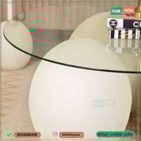 طقم طاولات ضيافة 5 قطع سطح زجاجي وقواعد كروية كريم...