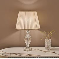 مصباح طاولة طربوش قماش ابيض قاعدة كريستال فاخر لمب...